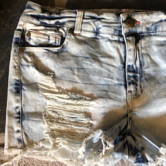 Acid washed distressed jean shorts EUC!! - Picture 6 of 7